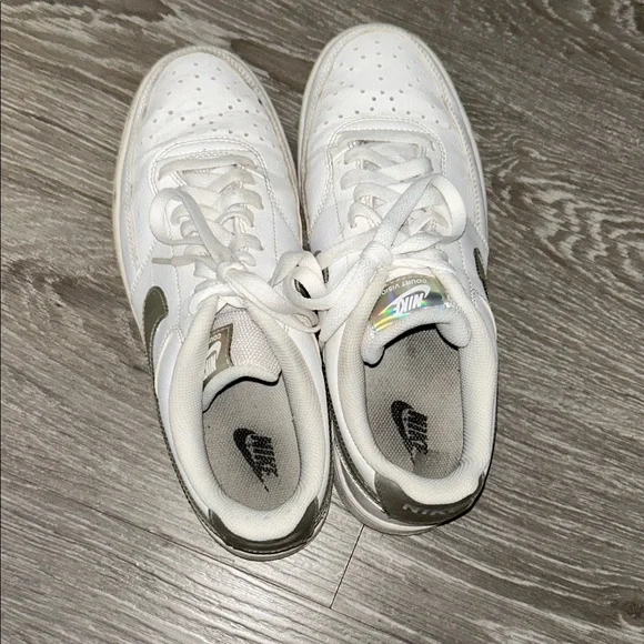 NIKE White Sneakers with Silver Accents - Picture 3 of 6